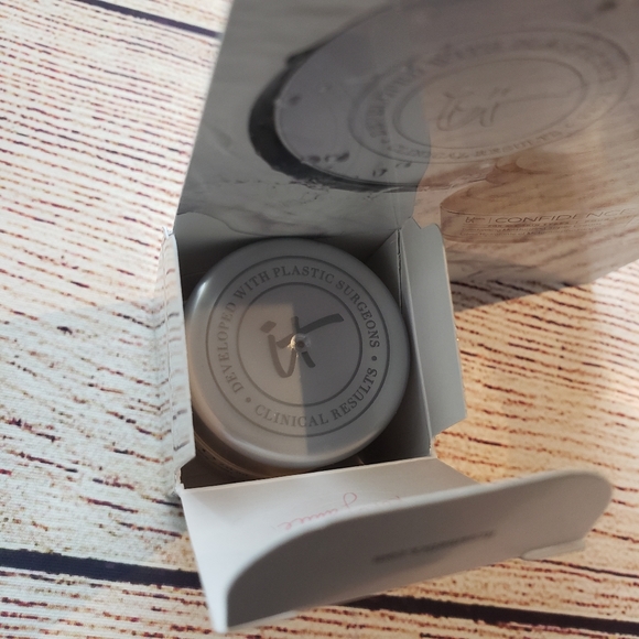 Confidence In A Cream Anti-Aging Moisturizer, It C - Picture 8 of 8